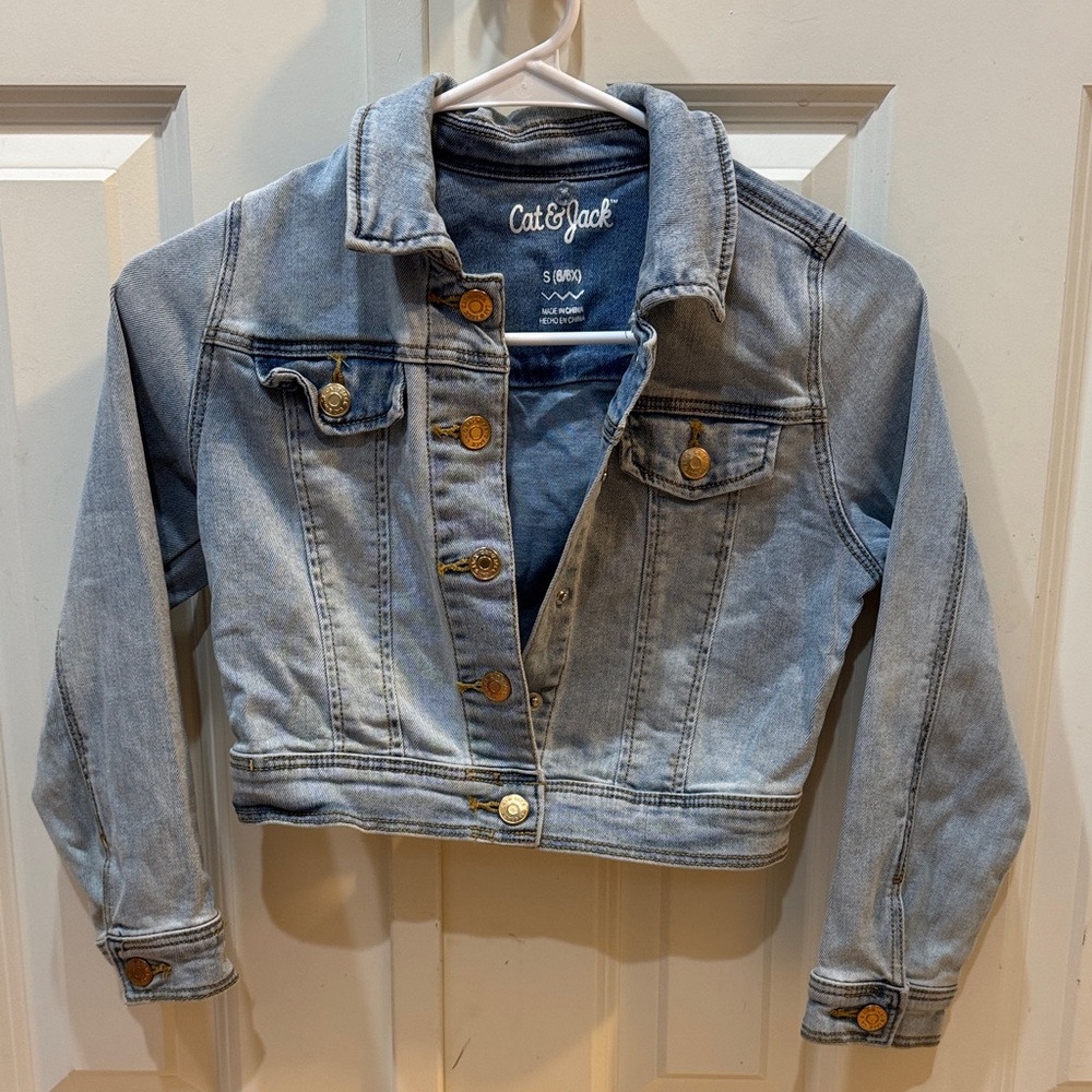 Cat & Jack Blue Denim Jacket with Gold Buttons
SIZE 4/5